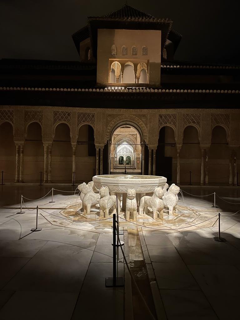 Die Alhambra bei Nacht – ein unvergessliches Erlebnis